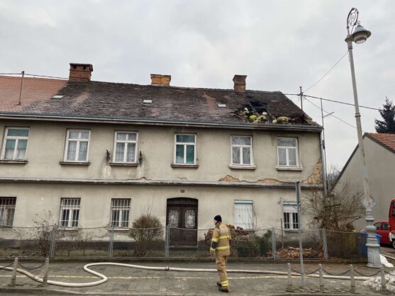 POŽAR KROVIŠTA ZGRADE U ULICI DR. VLATKA MAČEKA